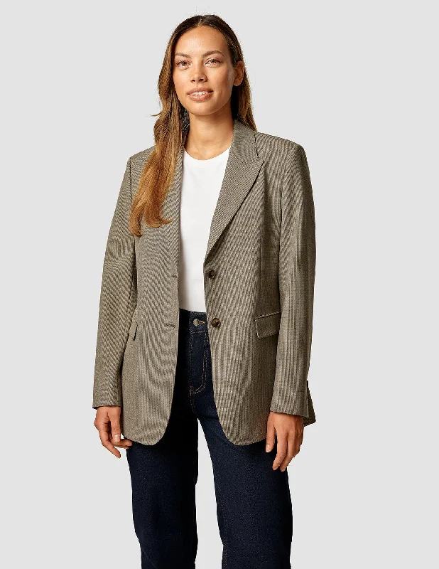 street style coatEssential Blazer Latte